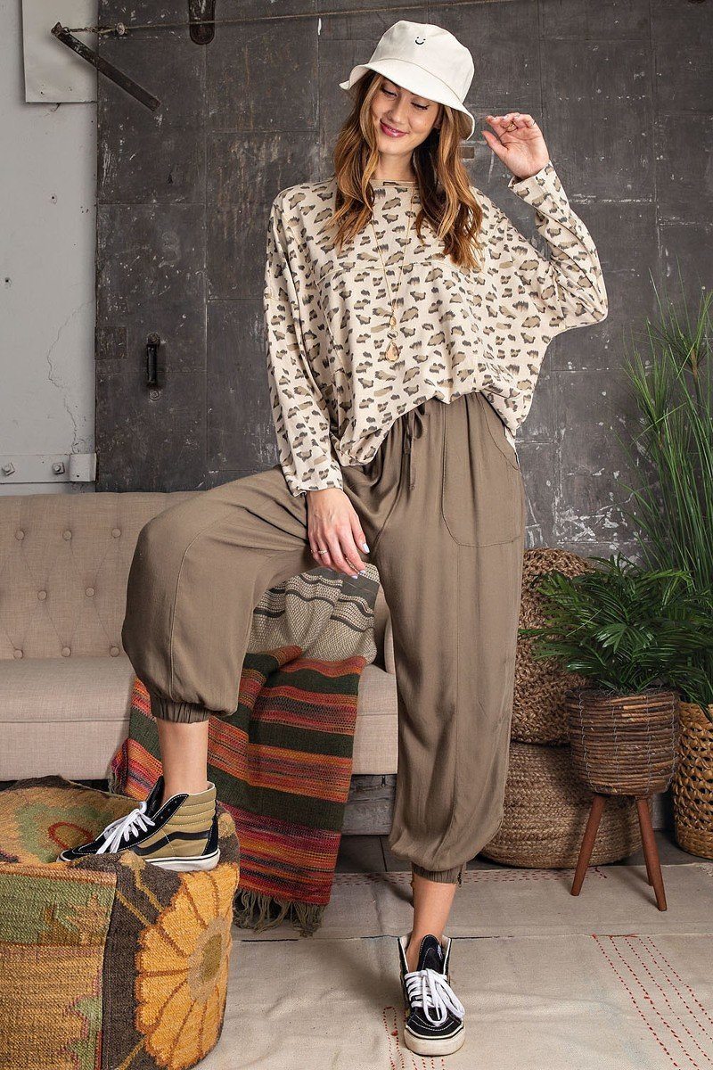 Loose fit leopard-print knit top, long sleeves, off-white with dark speckle pattern