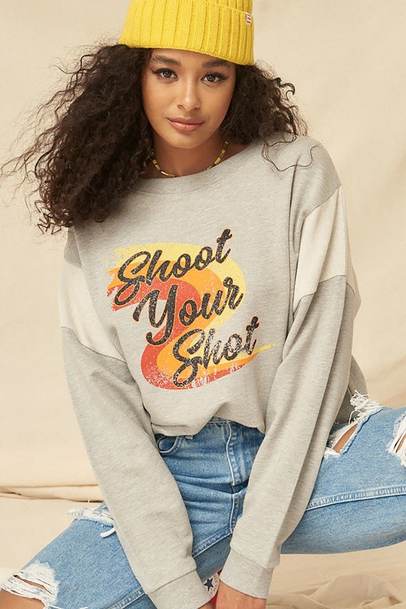 Génz French Terry Sweatshirt gris clair avec graphique coloré «Shoot Your Shot»