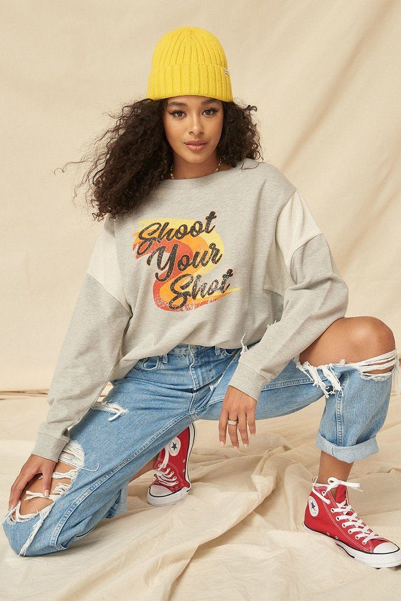 Sweatshirt en molleton gris clair à manches longues, graphique «Shoot Your Shot»