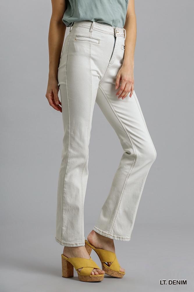 Light denim straight-cut jeans with front pockets and classic five-pocket style