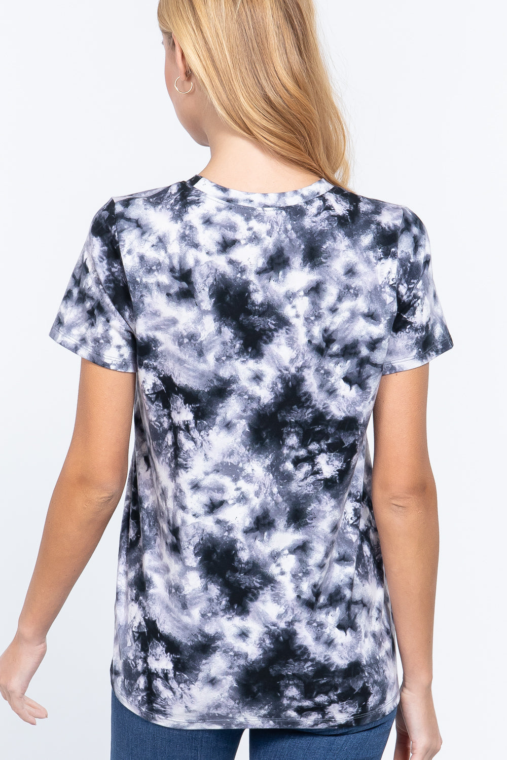 Back view: short-sleeve tie-dye cotton jersey top, blue-gray and white pattern