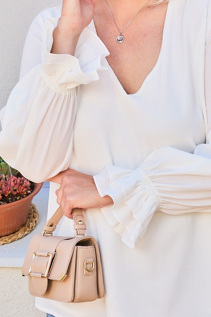 Close-up: White V-neck tier ruffle sleeves with gathered cuff