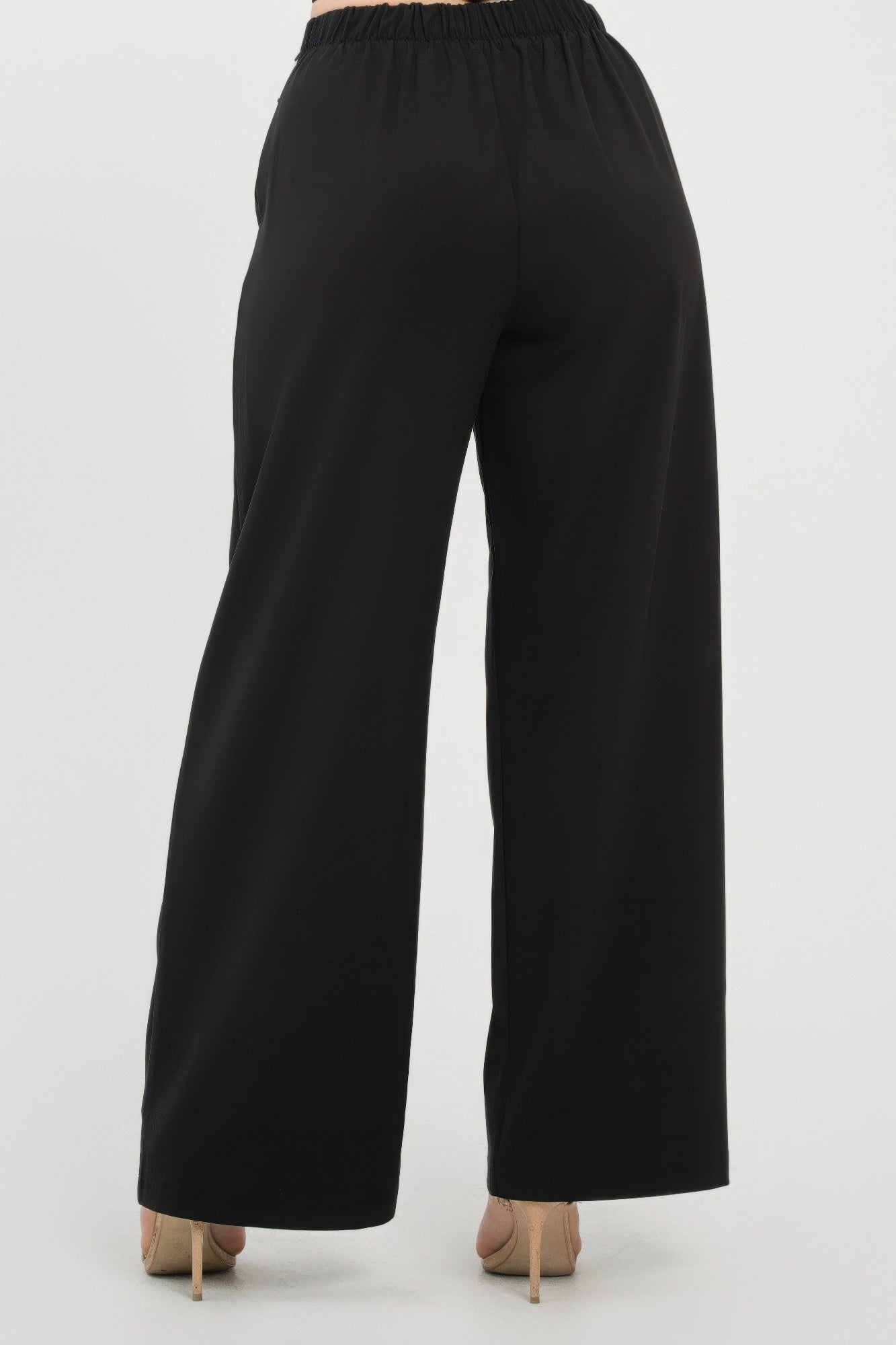 Schwarze weite Hose mit elastischem Bund und langem geradem Bein