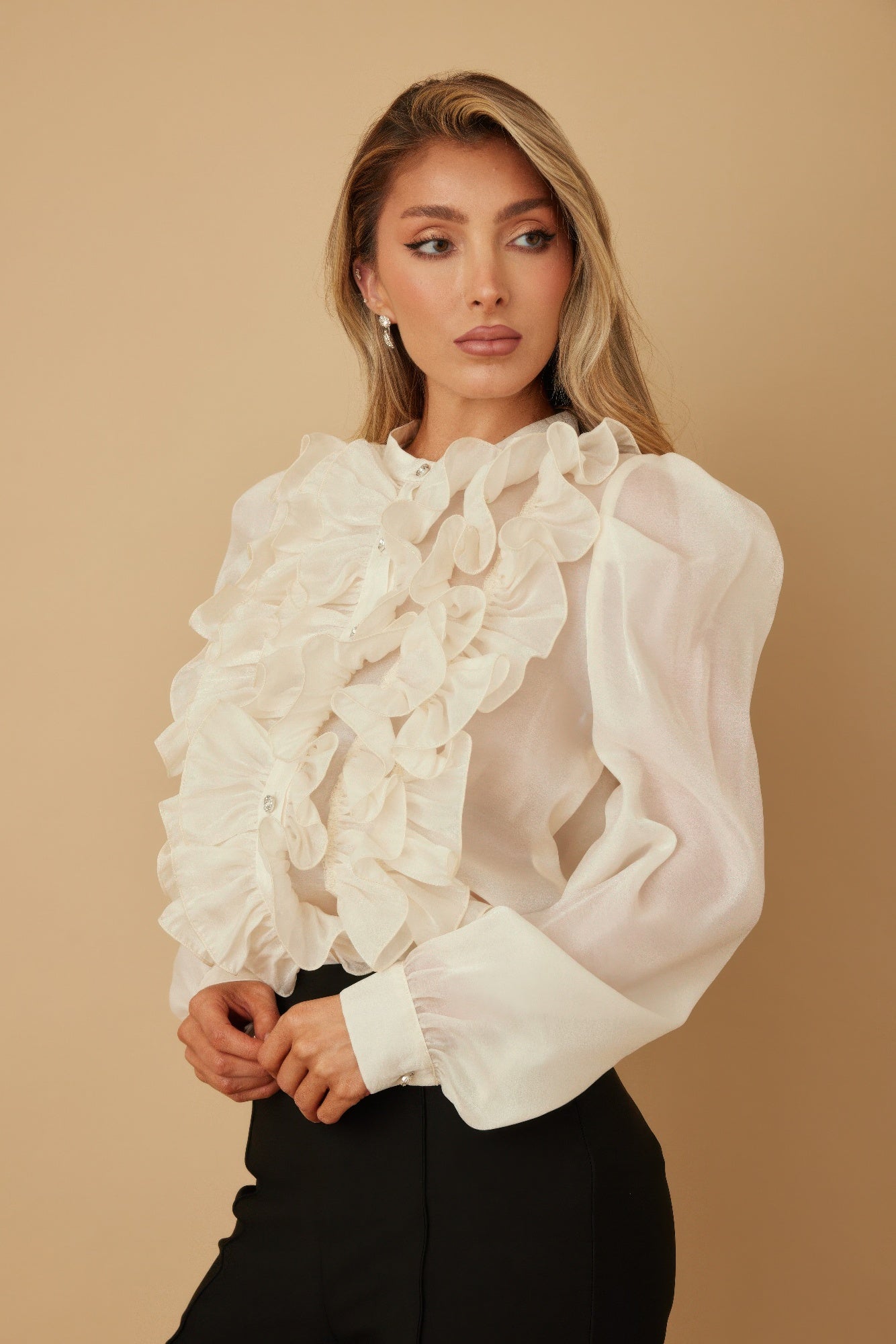 Ruffle Micro Crystal Long Sleeve Blouse, cremeweiß, drapierte Rüschen und Knopfleiste, Puffärmel