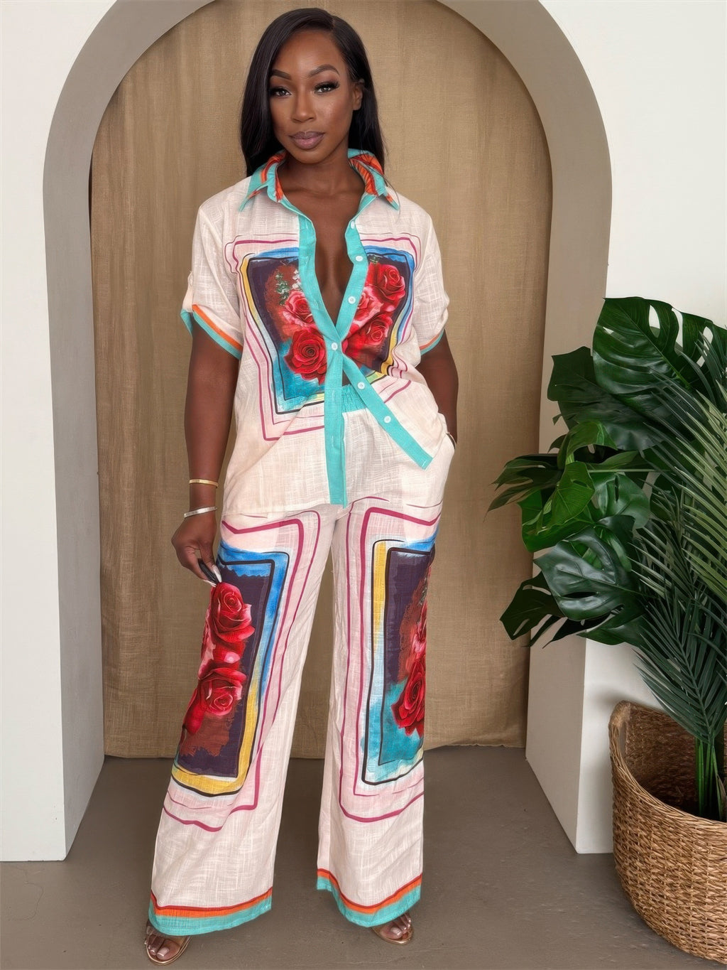 Floral Button-up Resort Lounge Set, weißer Look mit bunten Rosen-Prints