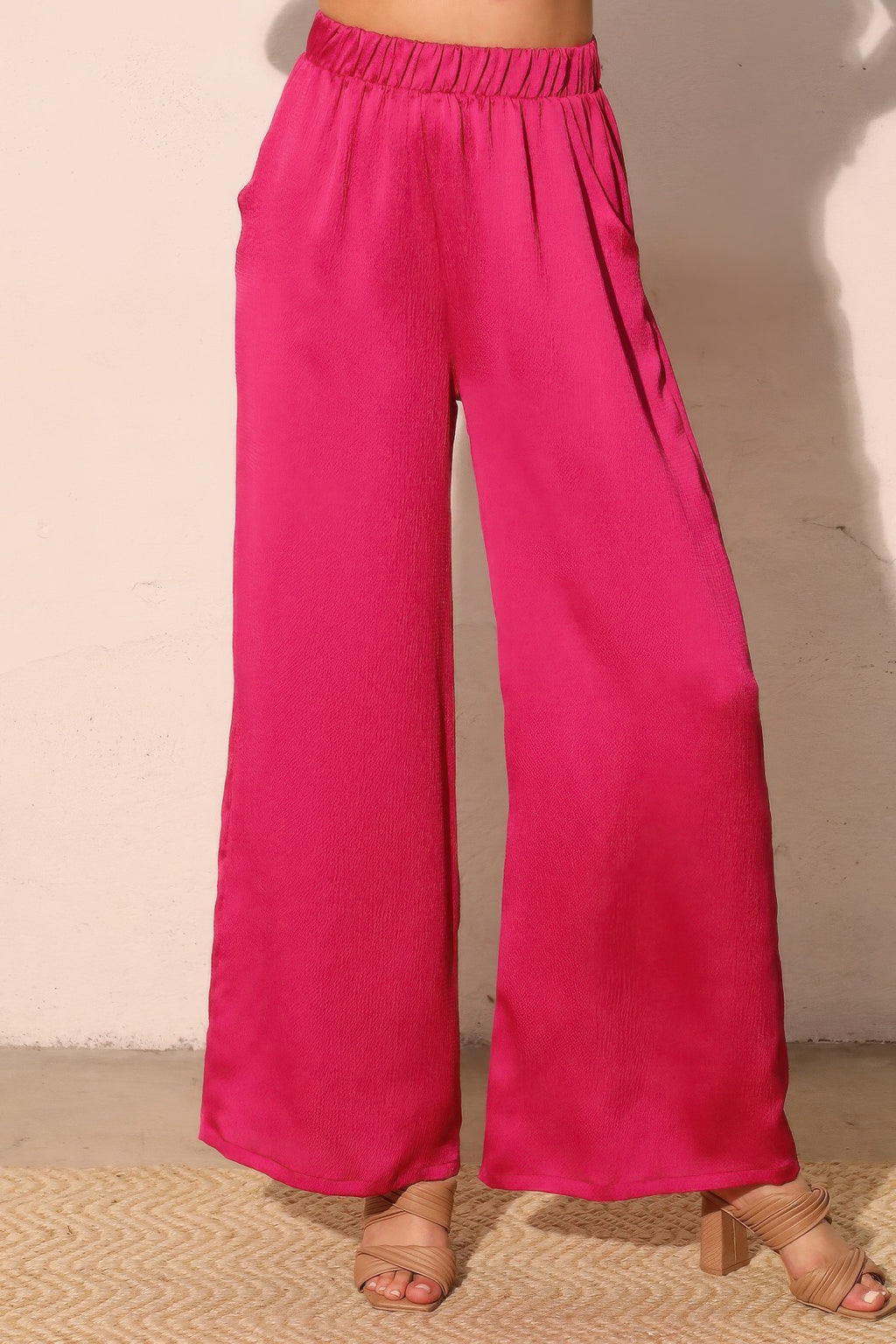 Fuchsia hammered satin pocket pants with elastic waistband and wide-leg fit
