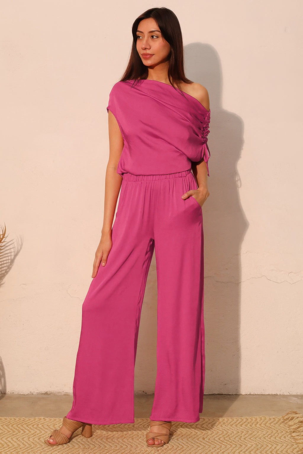 Pink Washed-Poly-Seiden-Top mit asymmetrischer Schulterpartie, geraffter Taille