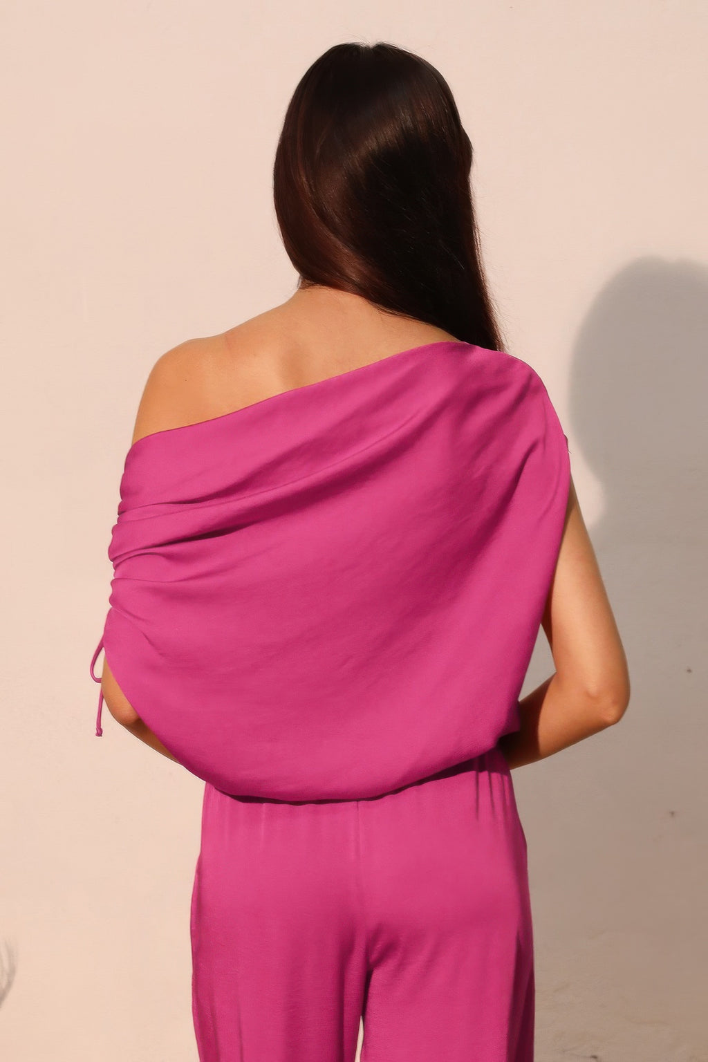 Rückansicht: Pink Washed-Poly-Seiden-Top mit gerafftem Kordelzug