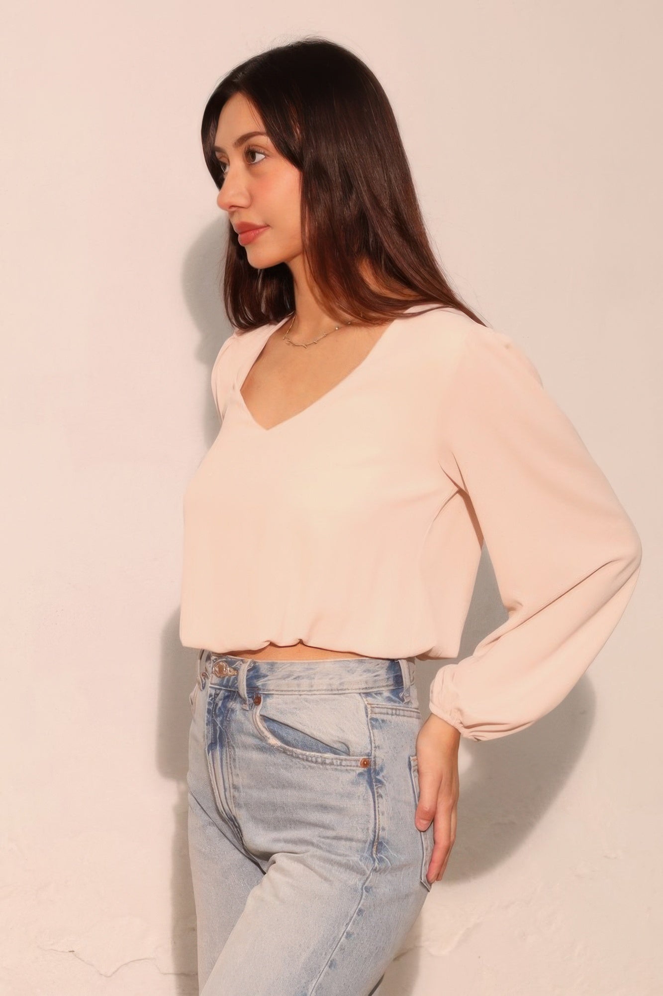 Champagne V-neck long-sleeve crop top, loose drape and gathered sleeve cuffs