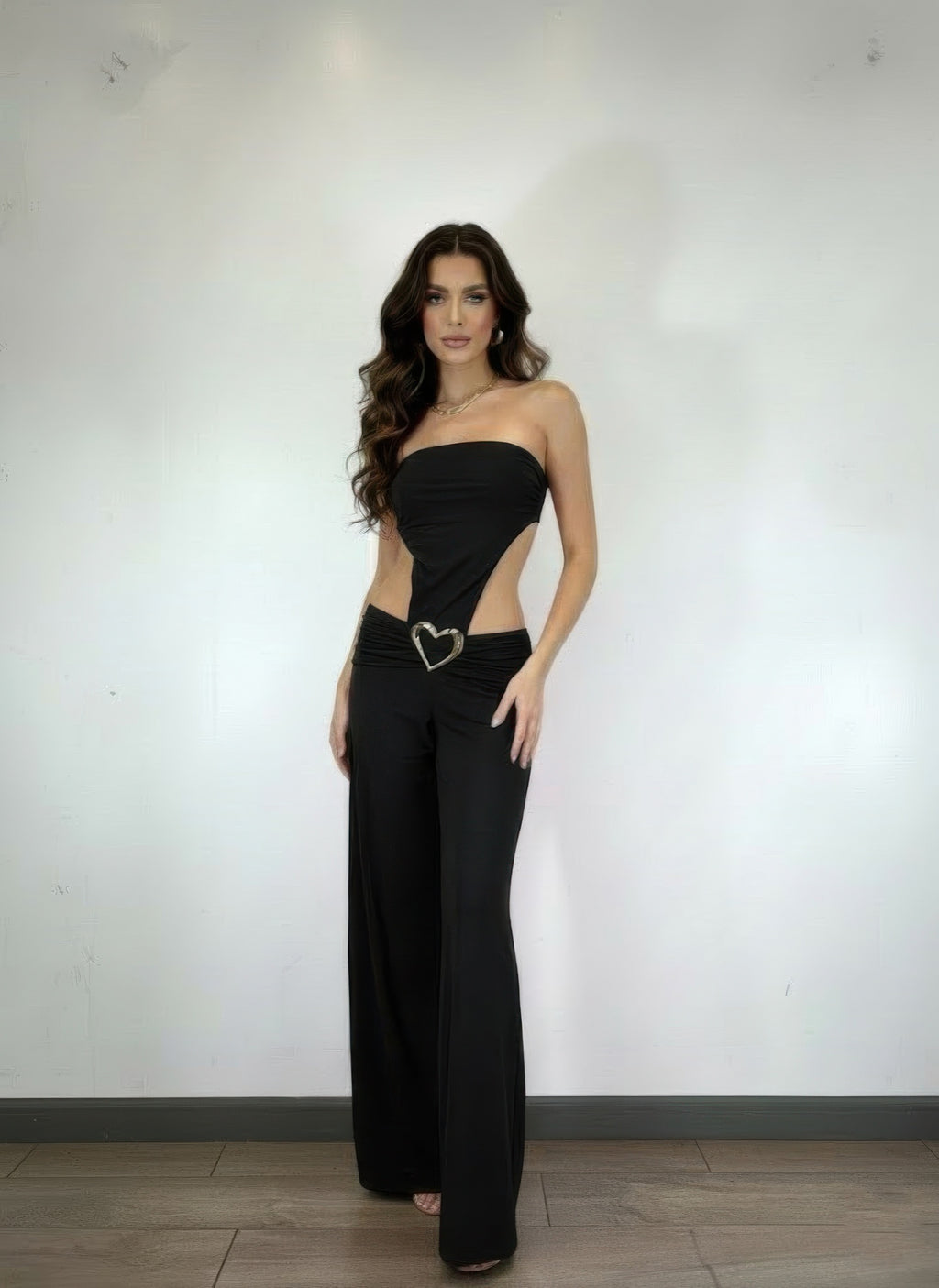 Black strapless Wide-Leg Jumpsuit mit tailliertem Gürtel und Herz-Deko