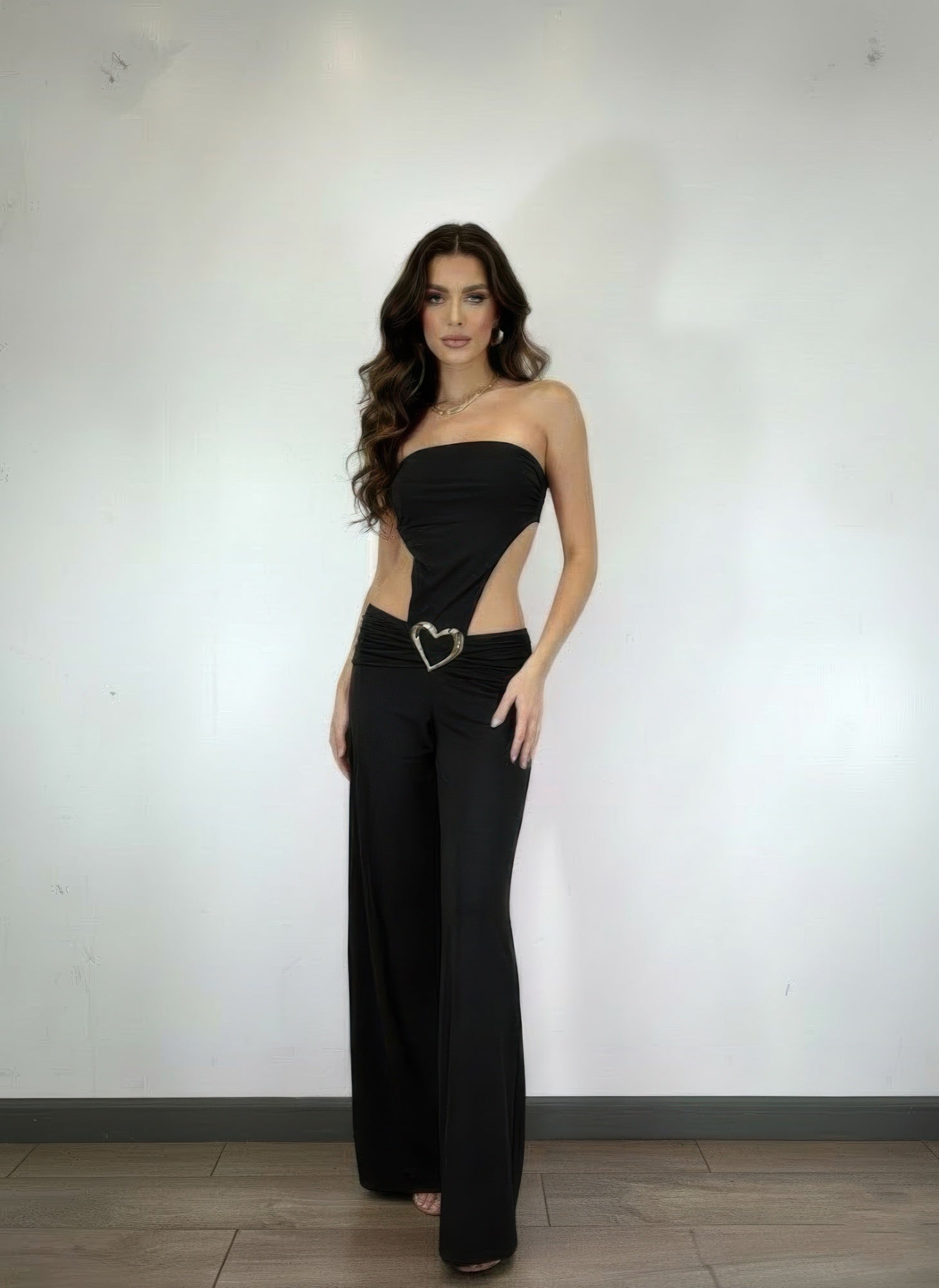 Black strapless Wide-Leg Jumpsuit mit tailliertem Gürtel und Herz-Deko
