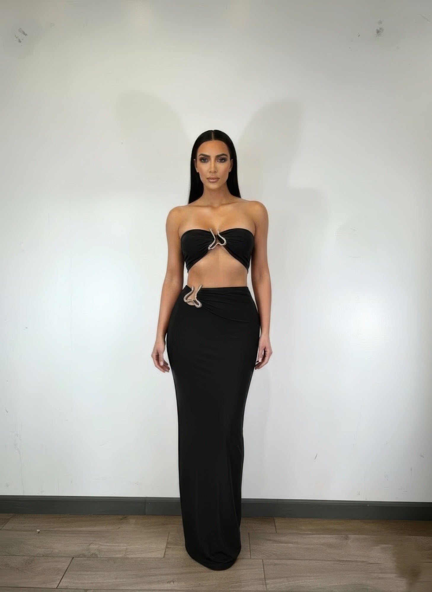 Schwarzes Tube-Top-Set mit Zier-Loop: langer Rock mit Taillendetail