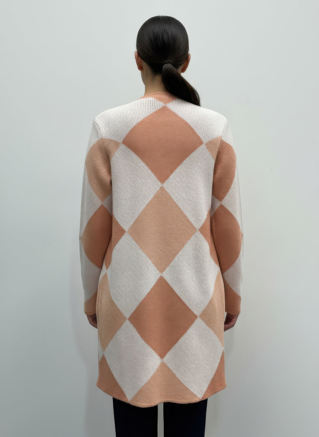 Åben cardigan i rose-argyle, bagpå med gennemgående mønster