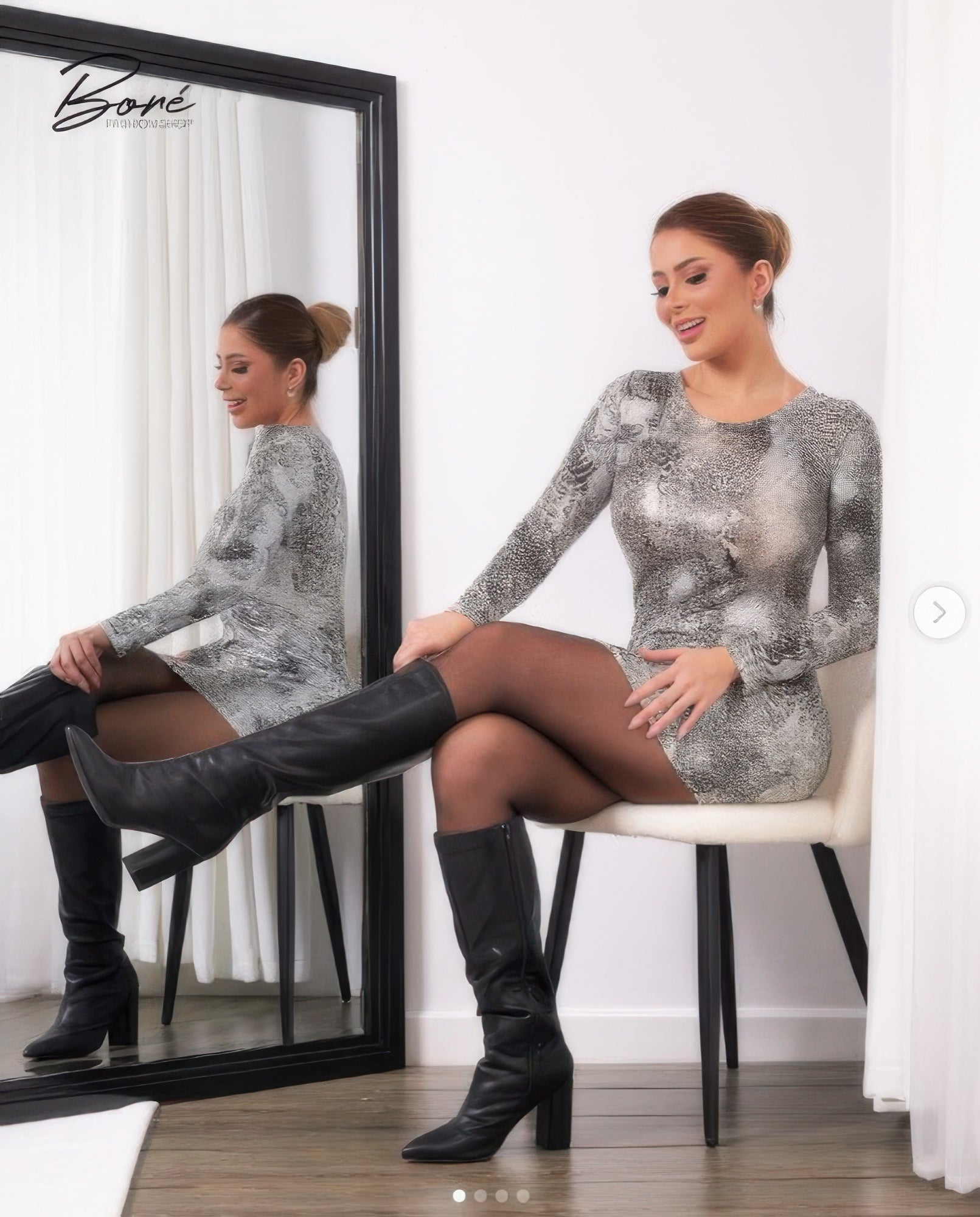 Silbernes Schlangenmuster-Bodycon-Minikleid mit langen Ärmeln, eng anliegendem Schnitt