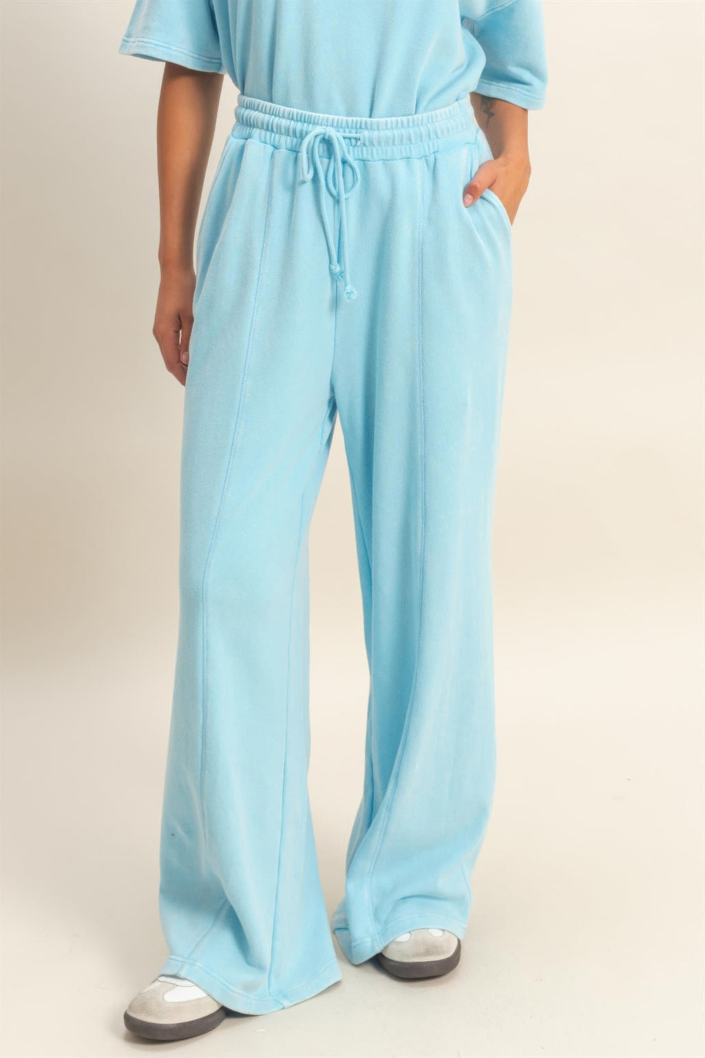 Acid wash wide-leg pants in light blue French terry, elastic waist and drawstring