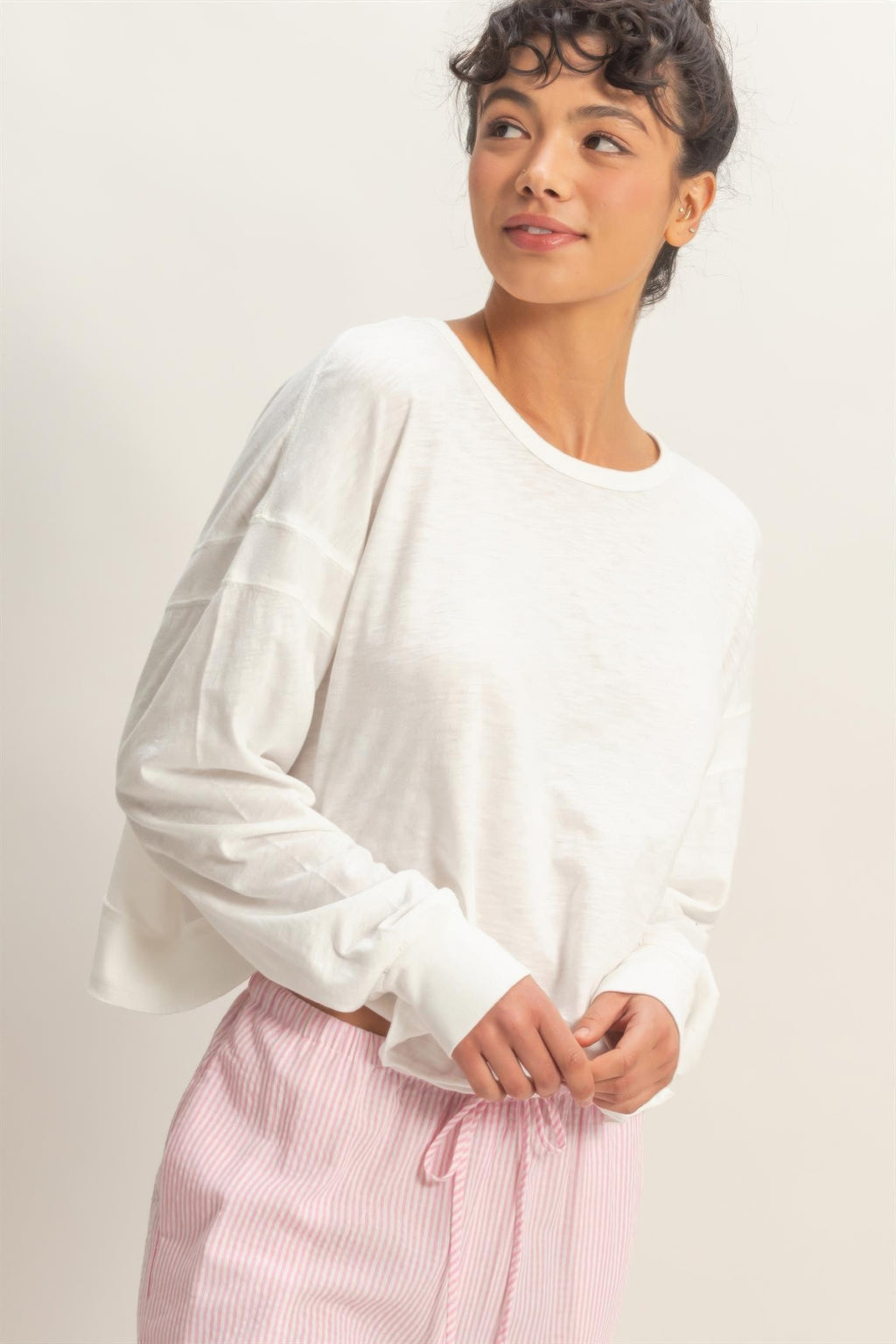 White long-sleeve top with crew neck and loose fit