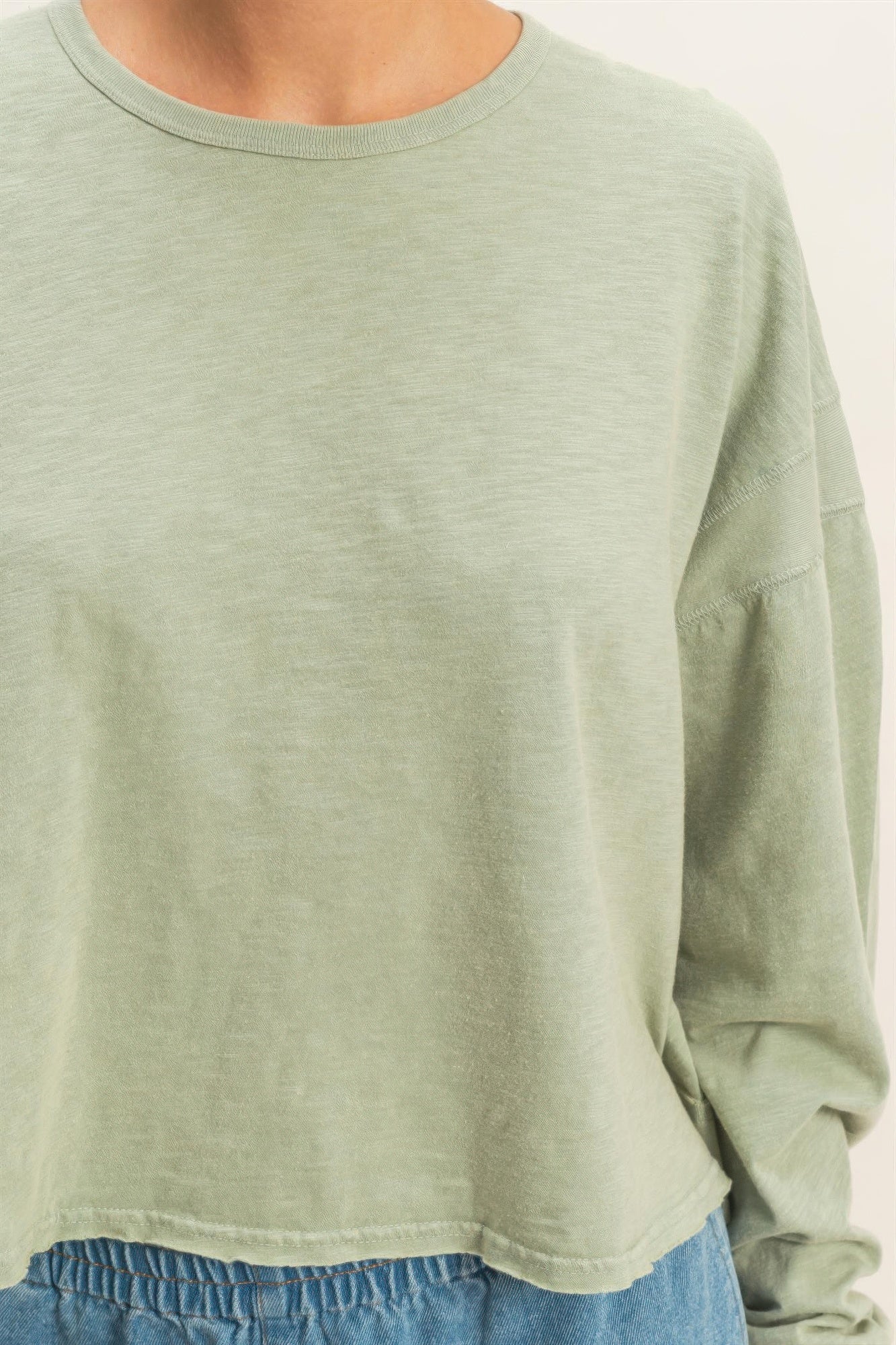 Longsleeve in Salbeigrün, Rundhals und Ärmelbund