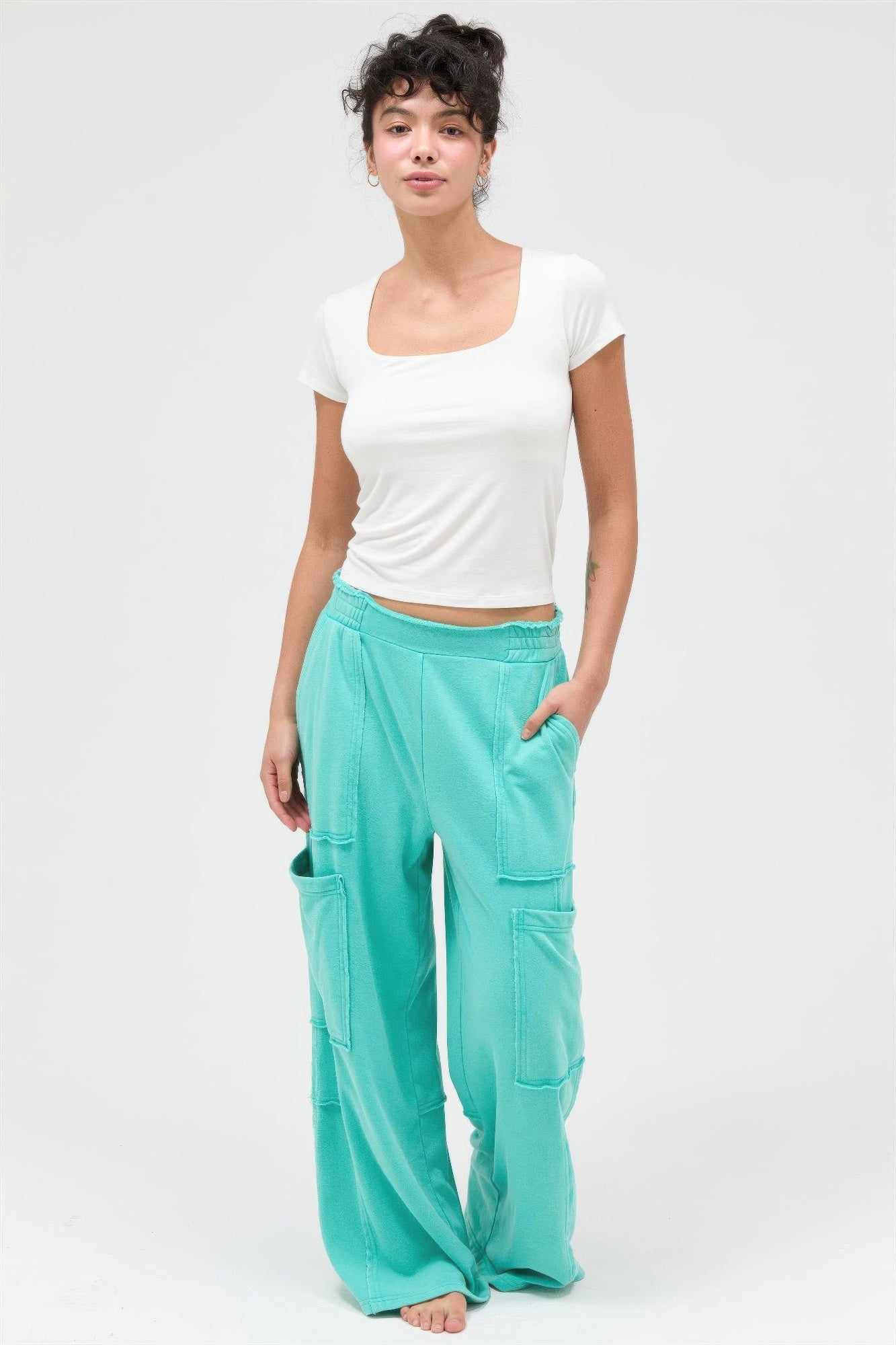 Turquoise wide-leg cargo pants, elastic waistband, side cargo pockets