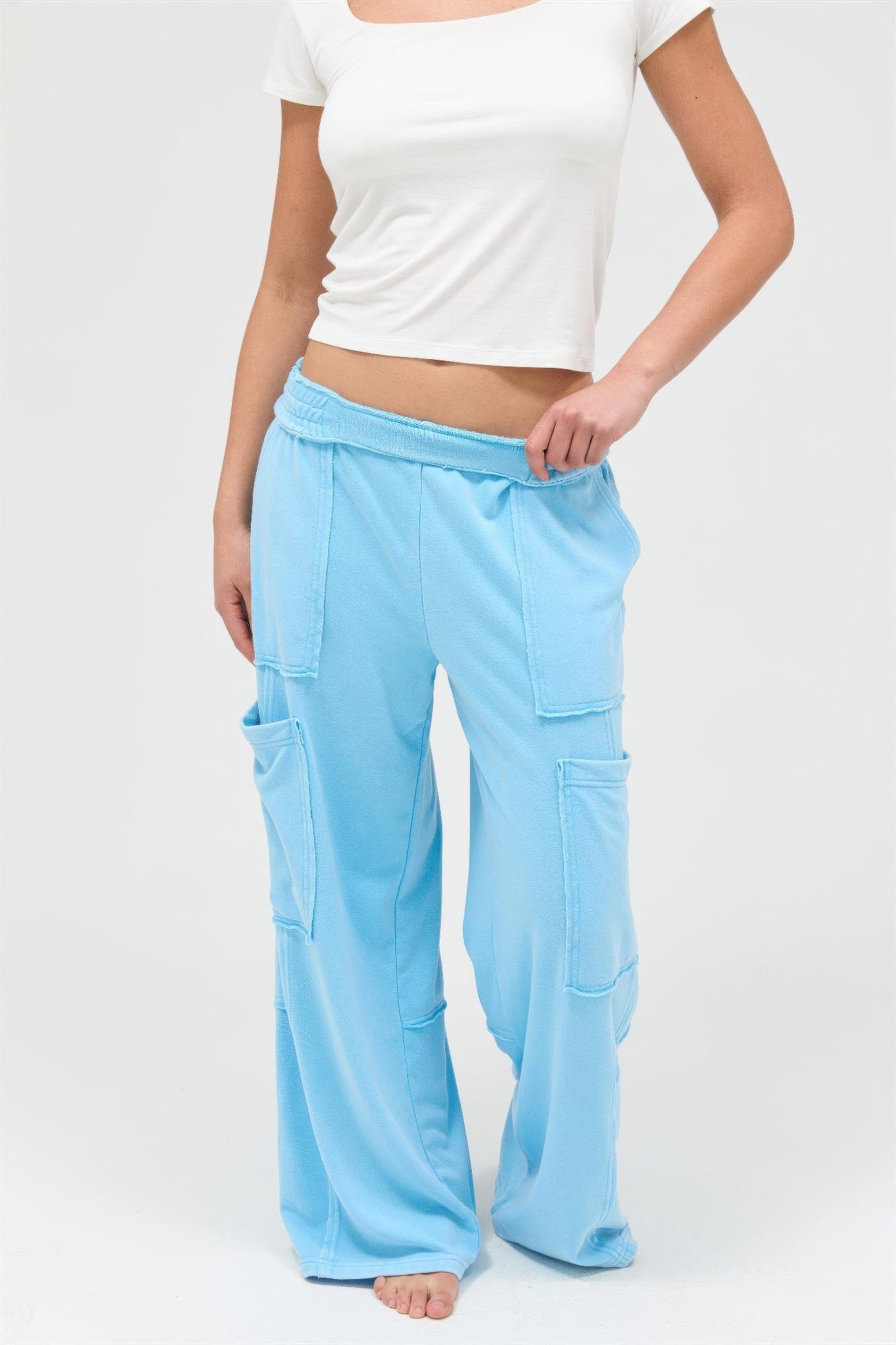 Turquoise blue wide-leg cargo pants, elastic waistband and cargo pockets front view