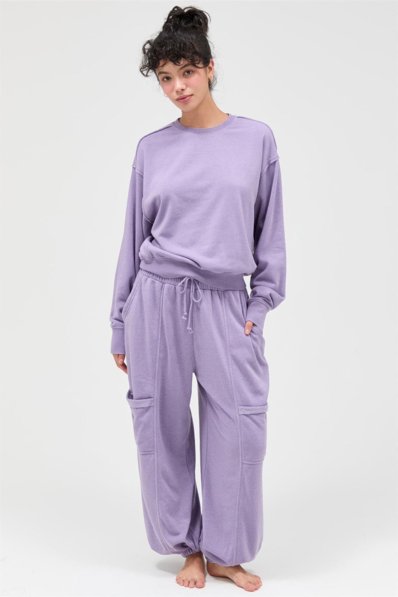 Dusty Purple Burnout-Sweatshirt mit lockeren Ärmeln und Raw-Edge-Details an den Abschlüssen