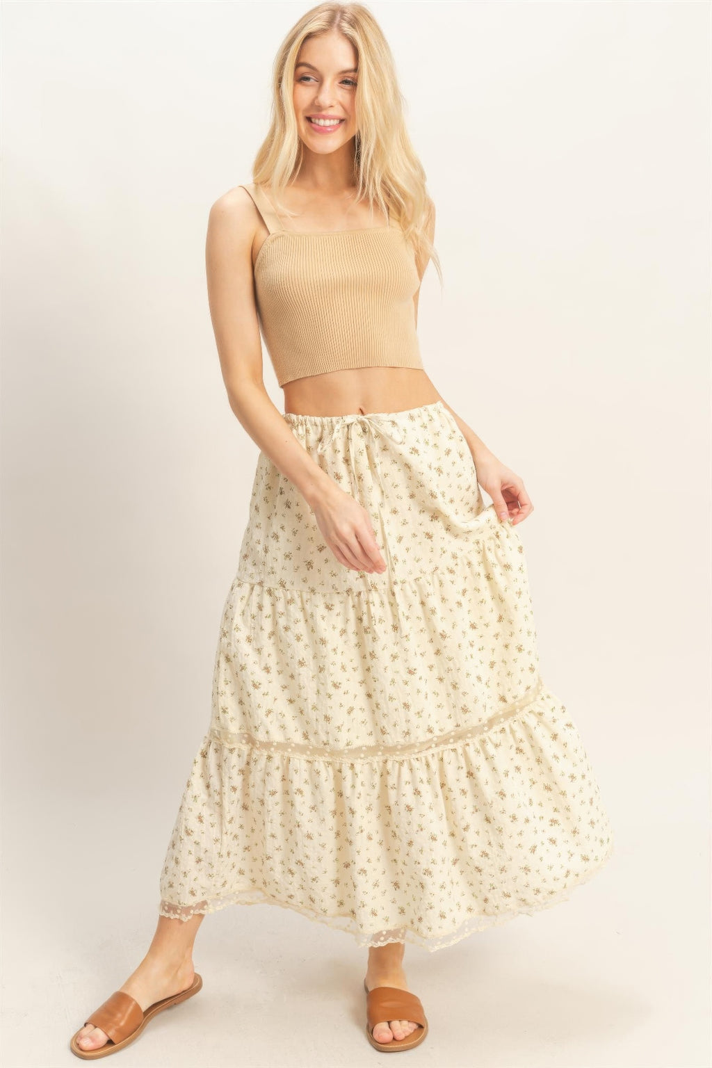 Tiered lace-trim skirt with small floral print, full skirt with ruffled hem