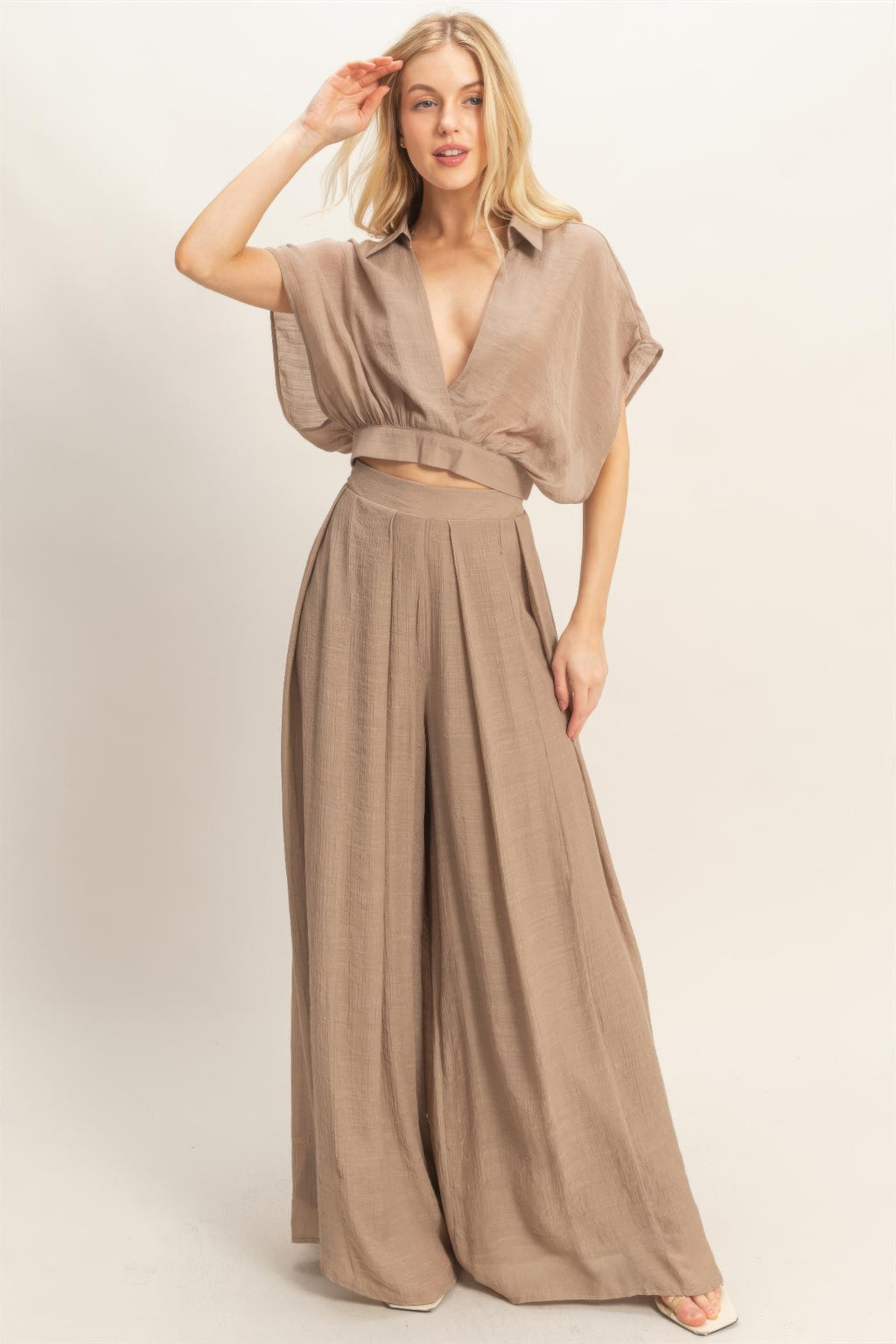 Light-Mocha Wickel-Top mit Kragen und weitem Hosen-Set, kurze Ärmel