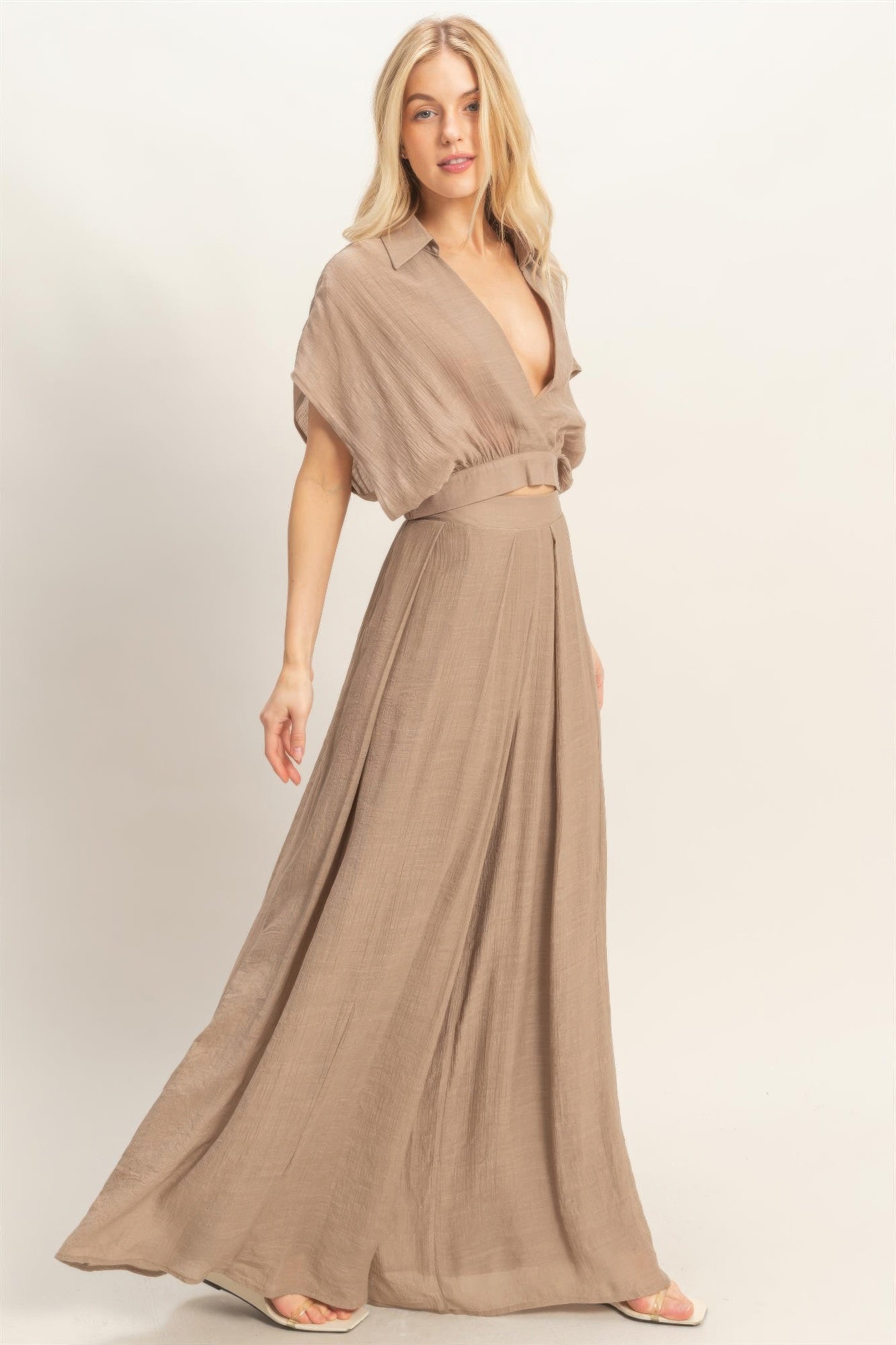Light-Mocha Wickel-Top mit Kragen und langer Wide-Leg-Hose im Set