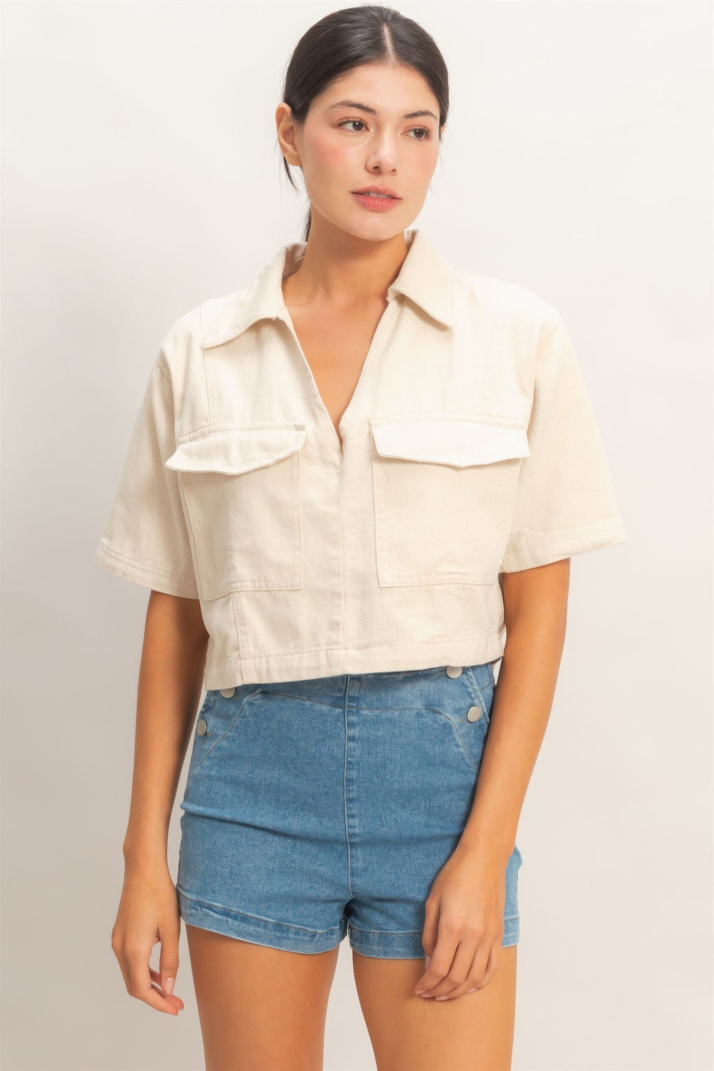 Oatmeal collared V-neck top with short sleeves and button front