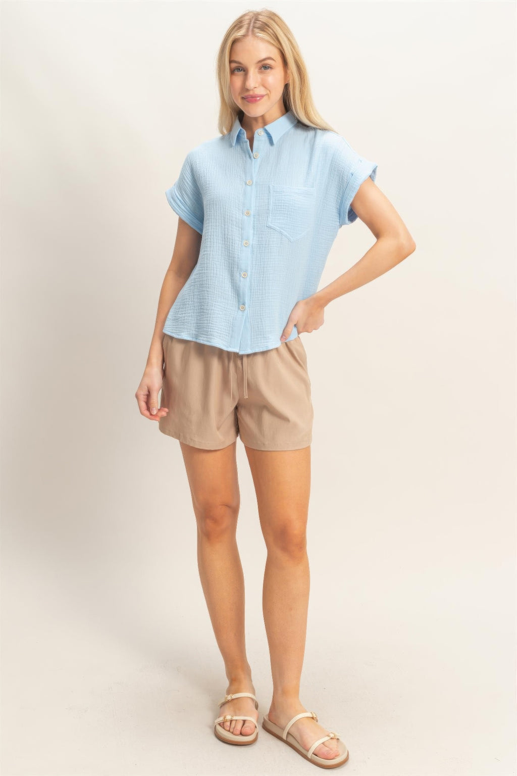 Rolled-sleeve button-up top, light blue, chest pocket and short sleeves