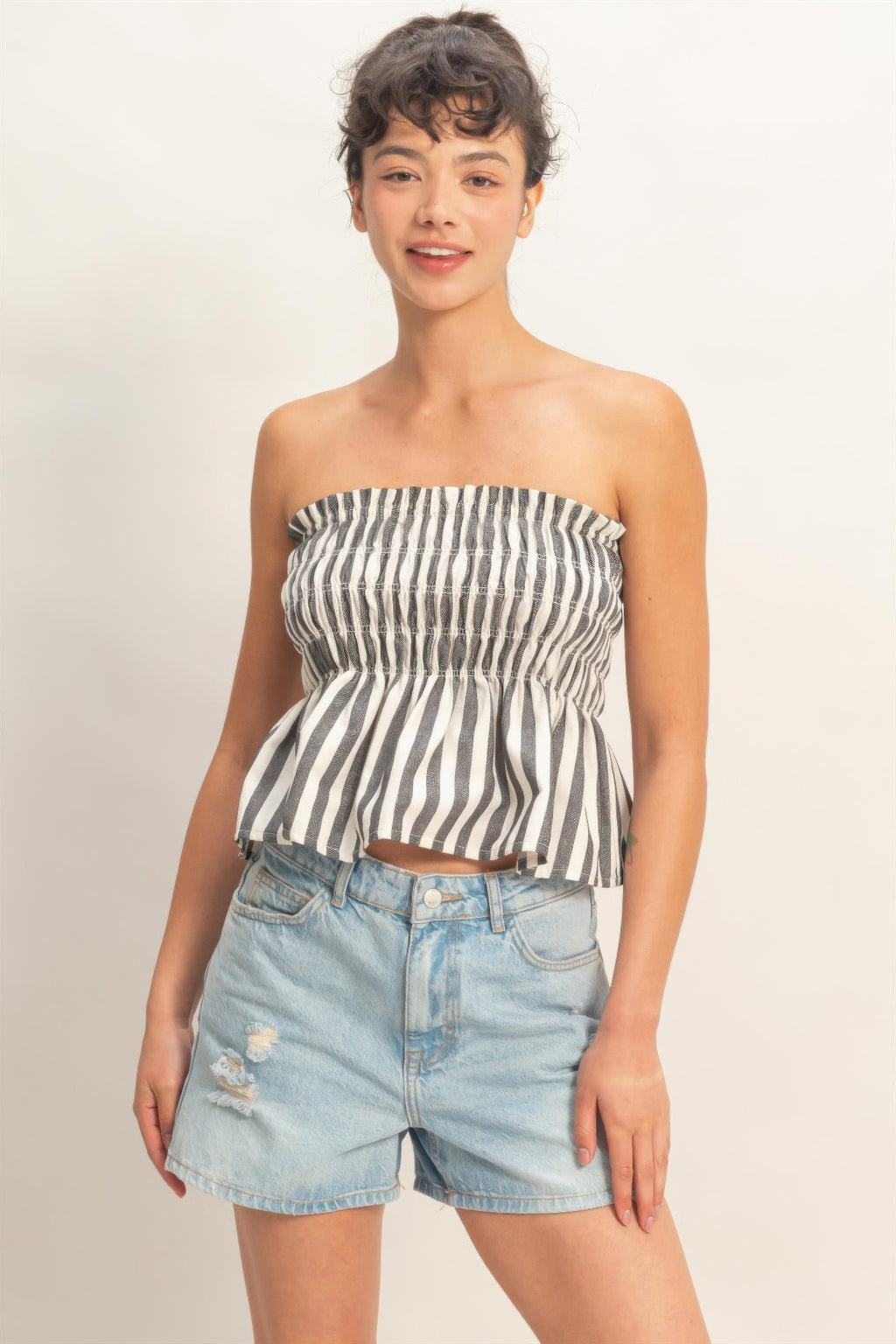 Rayas negro y blanco, top bandeau sin tirantes con fruncido y vuelo