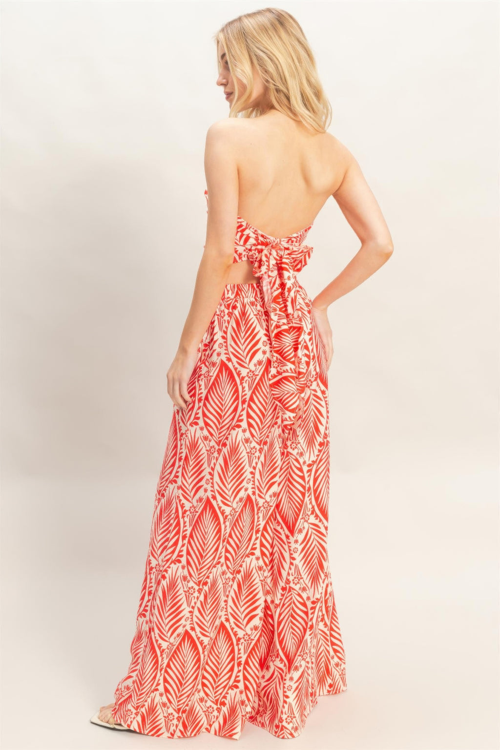 Strapless top & pants set, red-and-white leaf print from the back