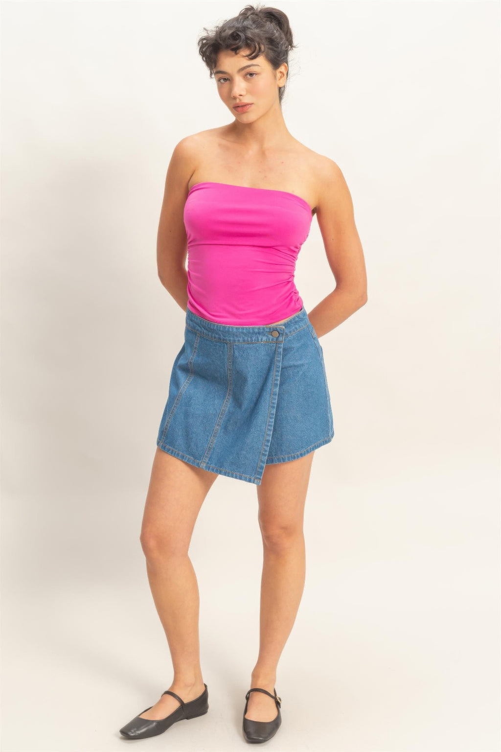 Ruched bandeau top fuchsia, vue de face, sans bretelles, fronces au buste