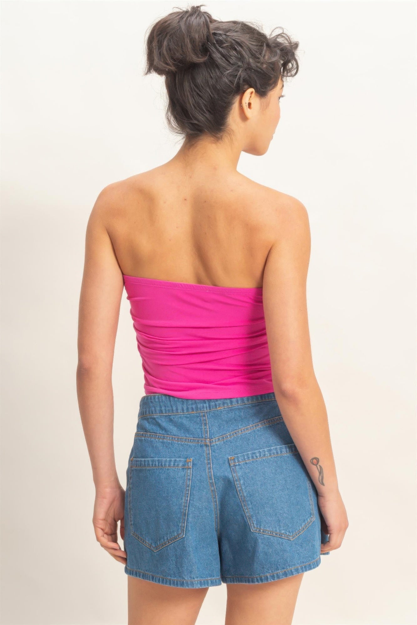 Ruched bandeau top fuchsia, vue de dos, fronces rassemblées au milieu