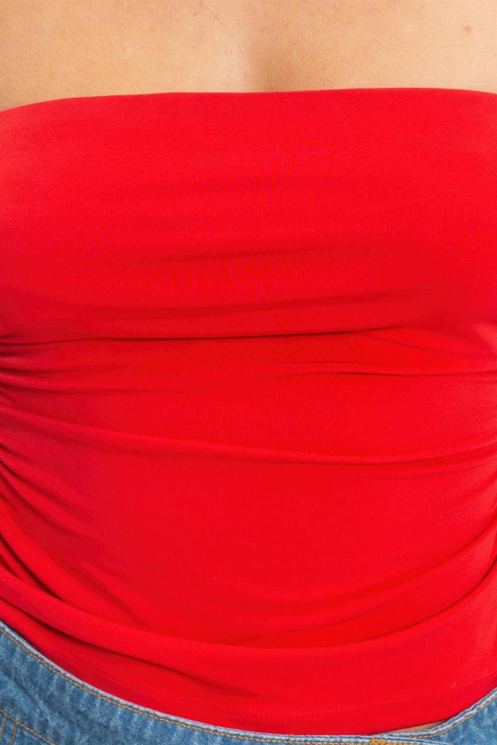 Ruched bandeau top rouge à fronces horizontales sur le buste