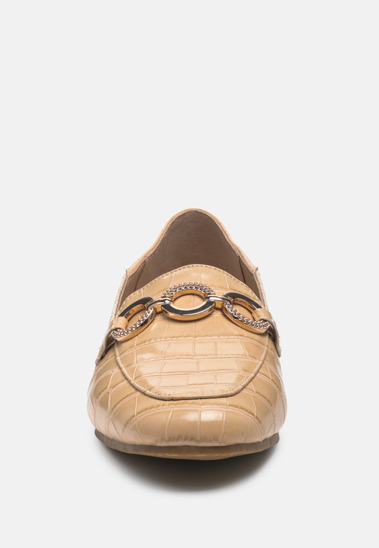 Beige croc-textured loafer front with gold-tone chain bar detail on round toe