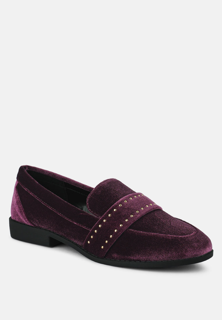 Burgunder Velours-Slipper mit Nieten-Stegband und runder, geschlossener Front
