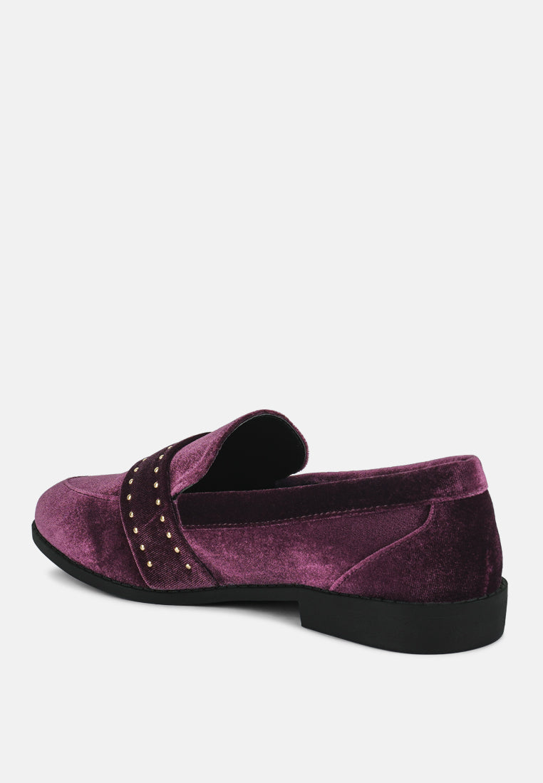 Burgunder Velours-Loafer mit Nietenband am Steg und Blockabsatz