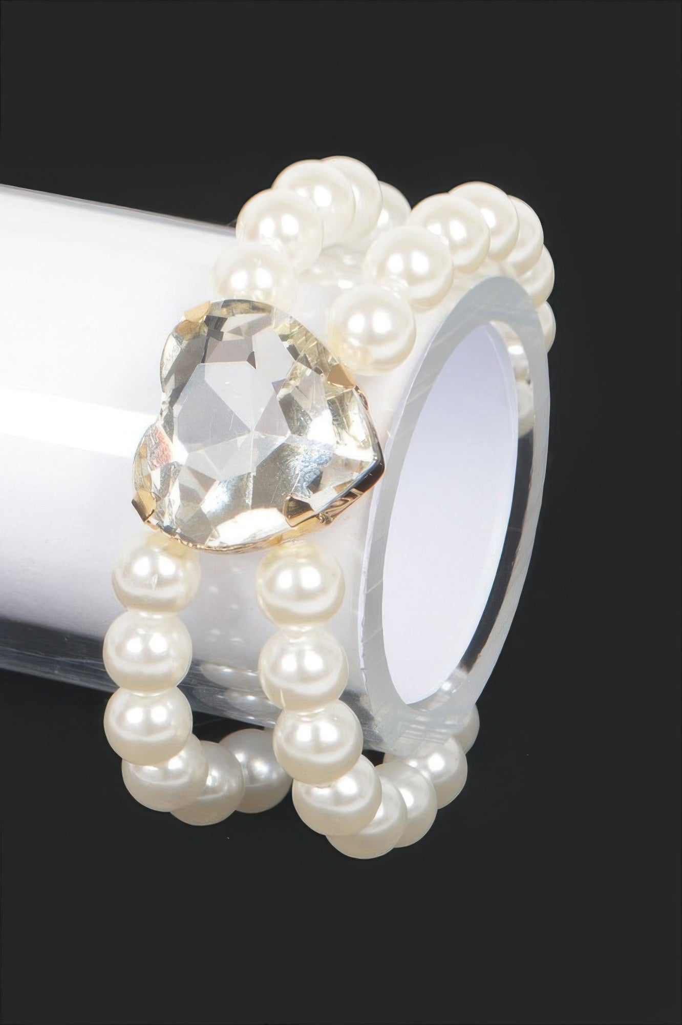 Cream faux pearl elastic bracelet with heart-shaped crystal centerpiece