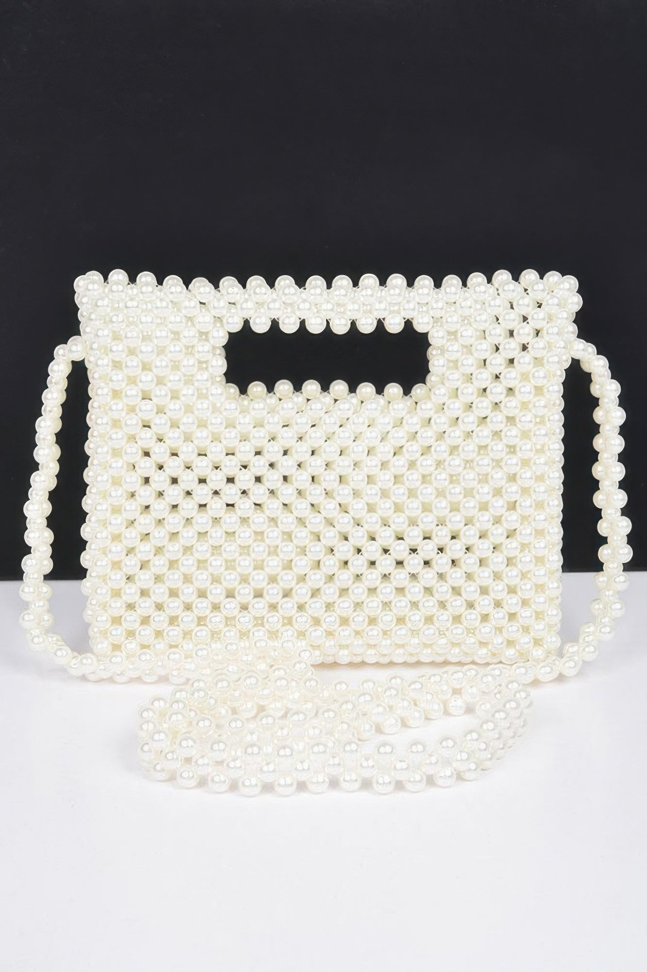 Handgemachte Creme Faux-Perlen Crossbody-Tasche mit Kreuz-Design und Perlenhenkel