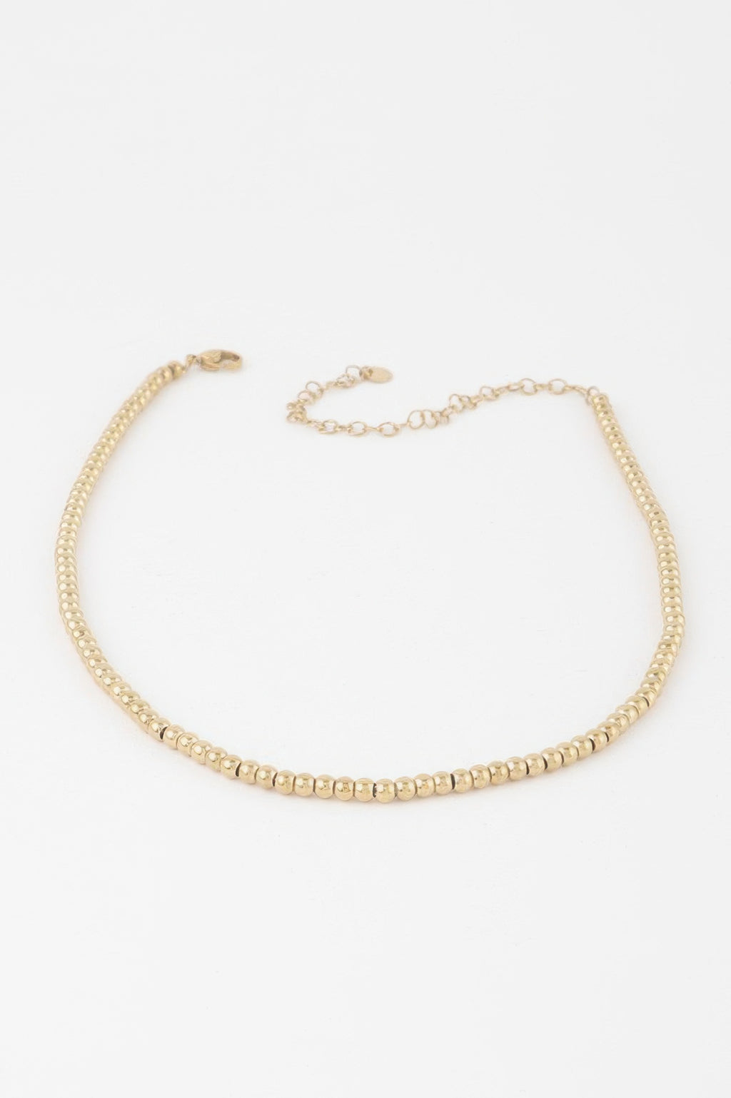 Simple beaded necklace in gold tone with adjustable chain