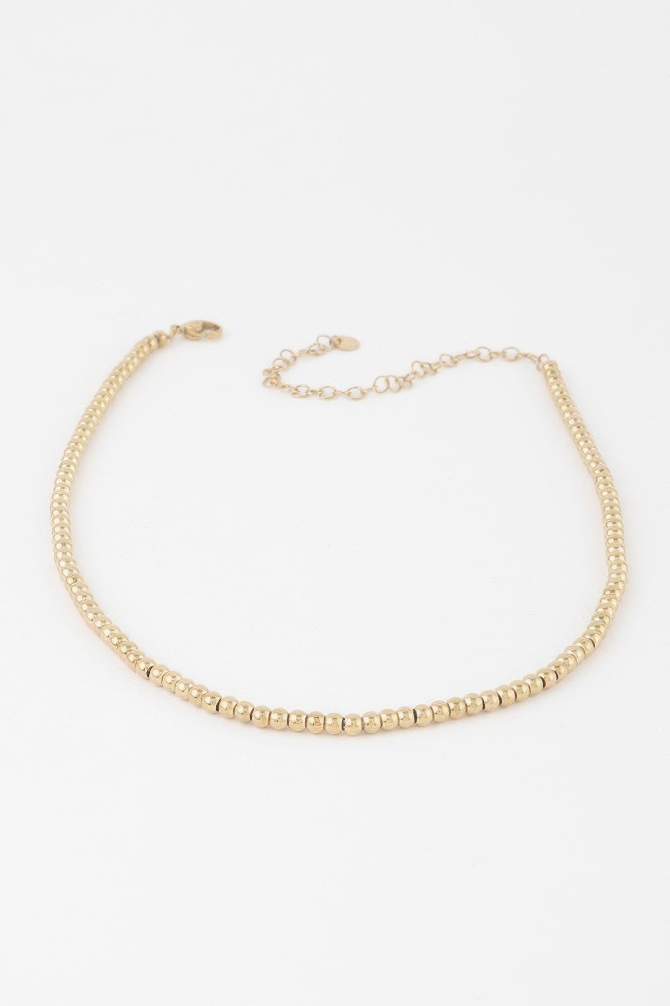 Simple beaded necklace in gold tone with adjustable chain
