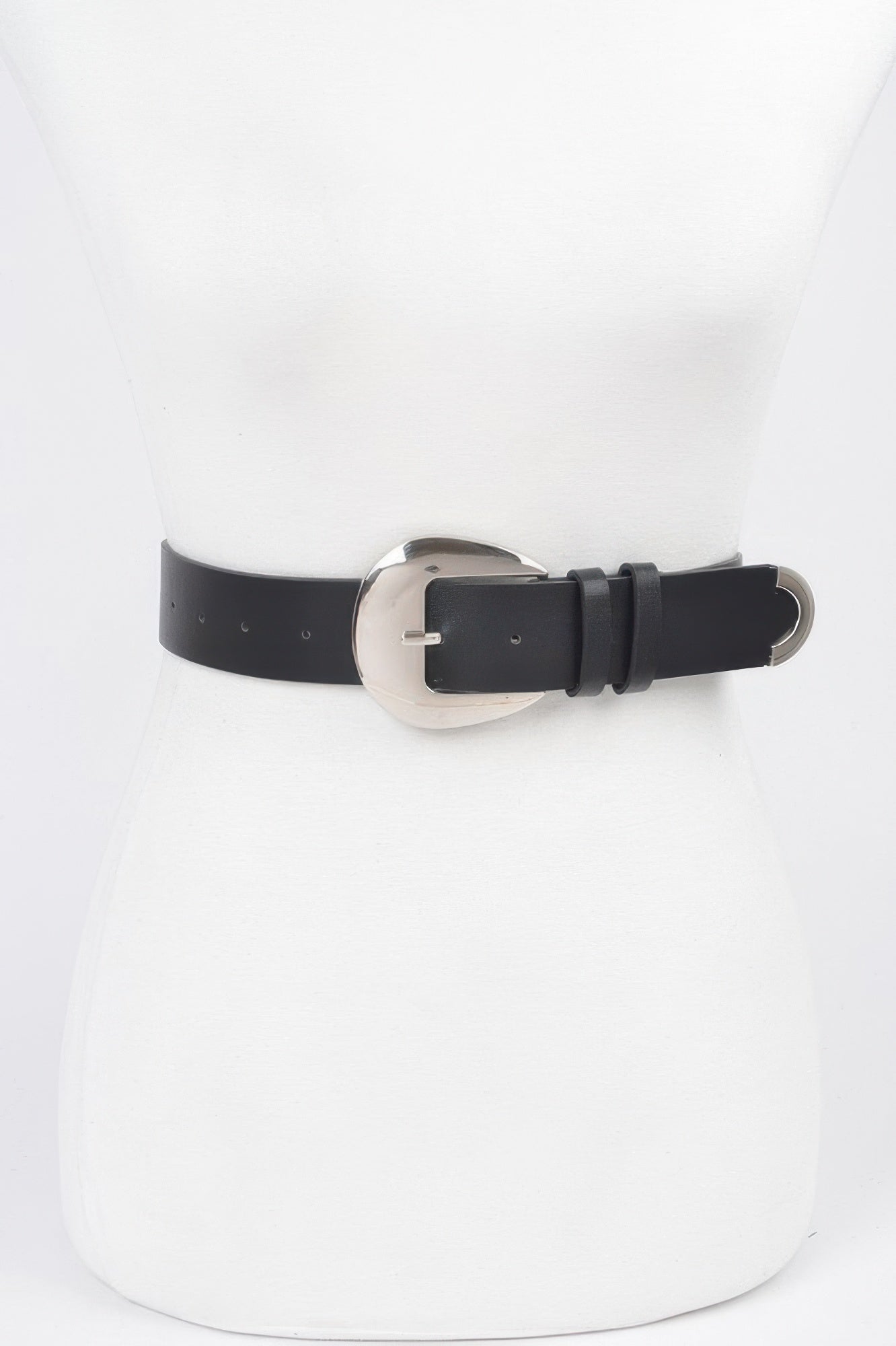 Faux leather belt with metal buckle: black strap and silver-toned oval buckle