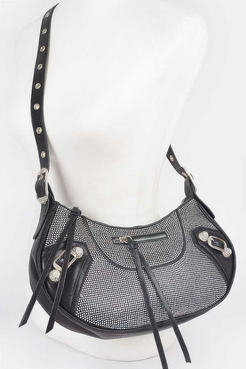Schwarze Hot-Fix Schultertasche mit Strassbesatz und Zugband vorne