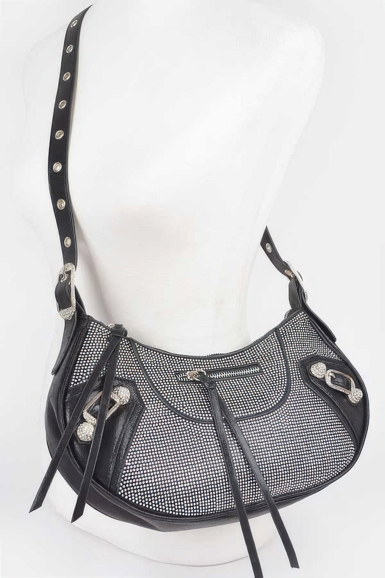 Schwarze Hot-Fix Schultertasche mit Strassbesatz und Zugband vorne
