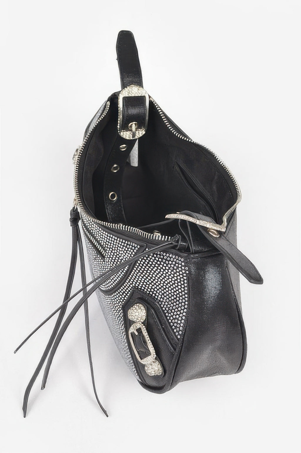 Schwarze Hot-Fix Schultertasche mit Zugbändern, Strass-Vorderfront und Metall-Anhängern