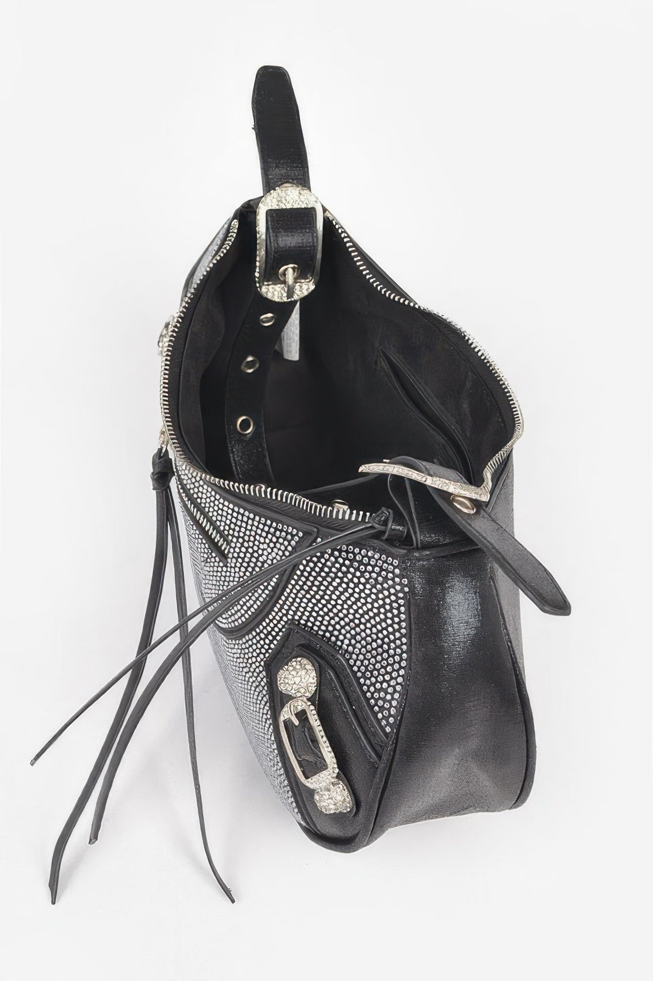 Schwarze Hot-Fix Schultertasche mit Zugbändern, Strass-Vorderfront und Metall-Anhängern