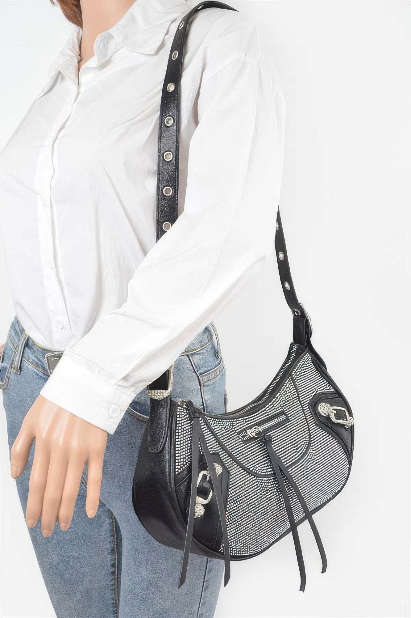 Schwarze Hot-Fix Schultertasche am Träger mit Strassfront und Kordelzug