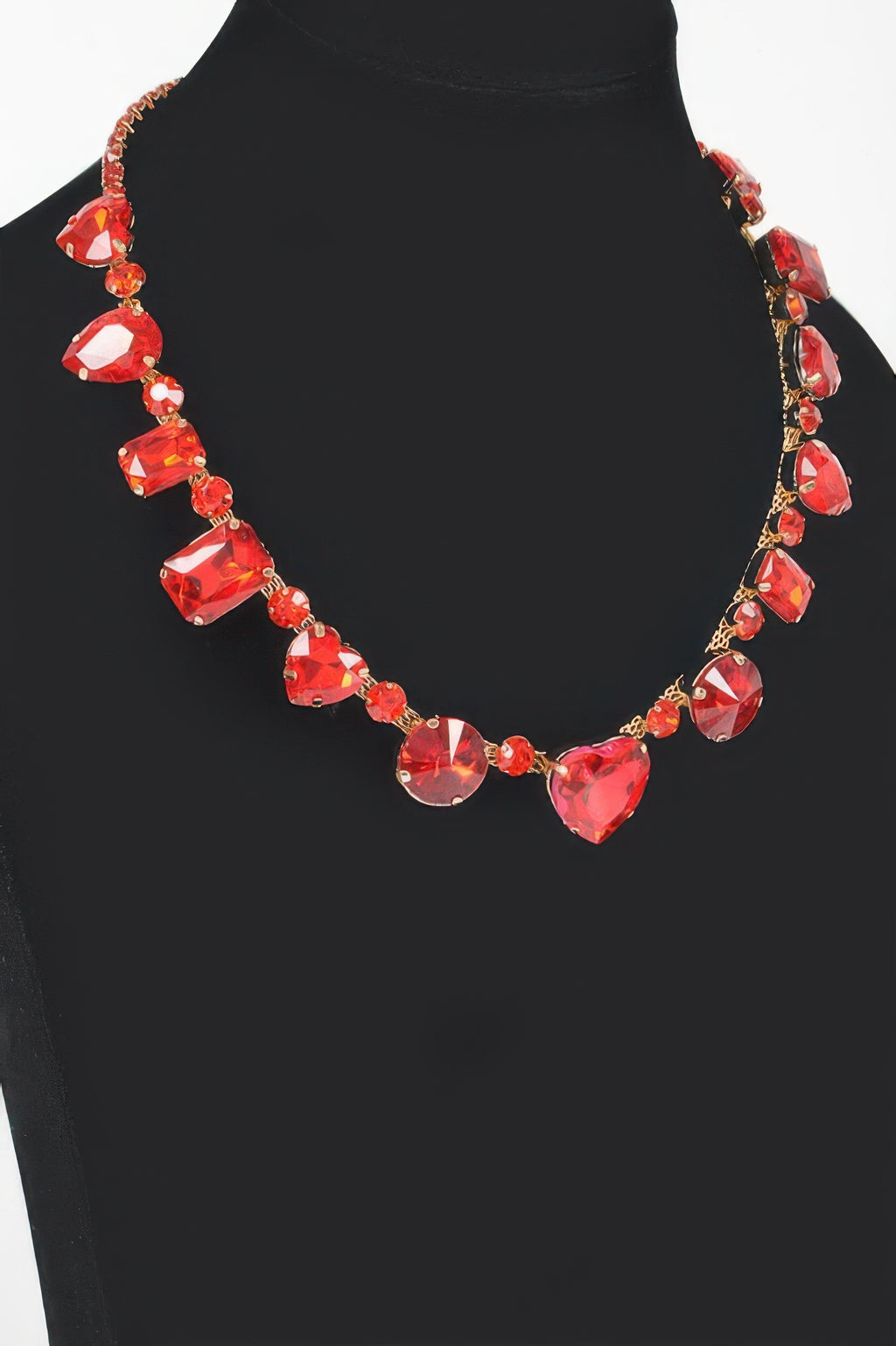 Red heart stone necklace with faceted teardrop links, gold-tone chain and settings