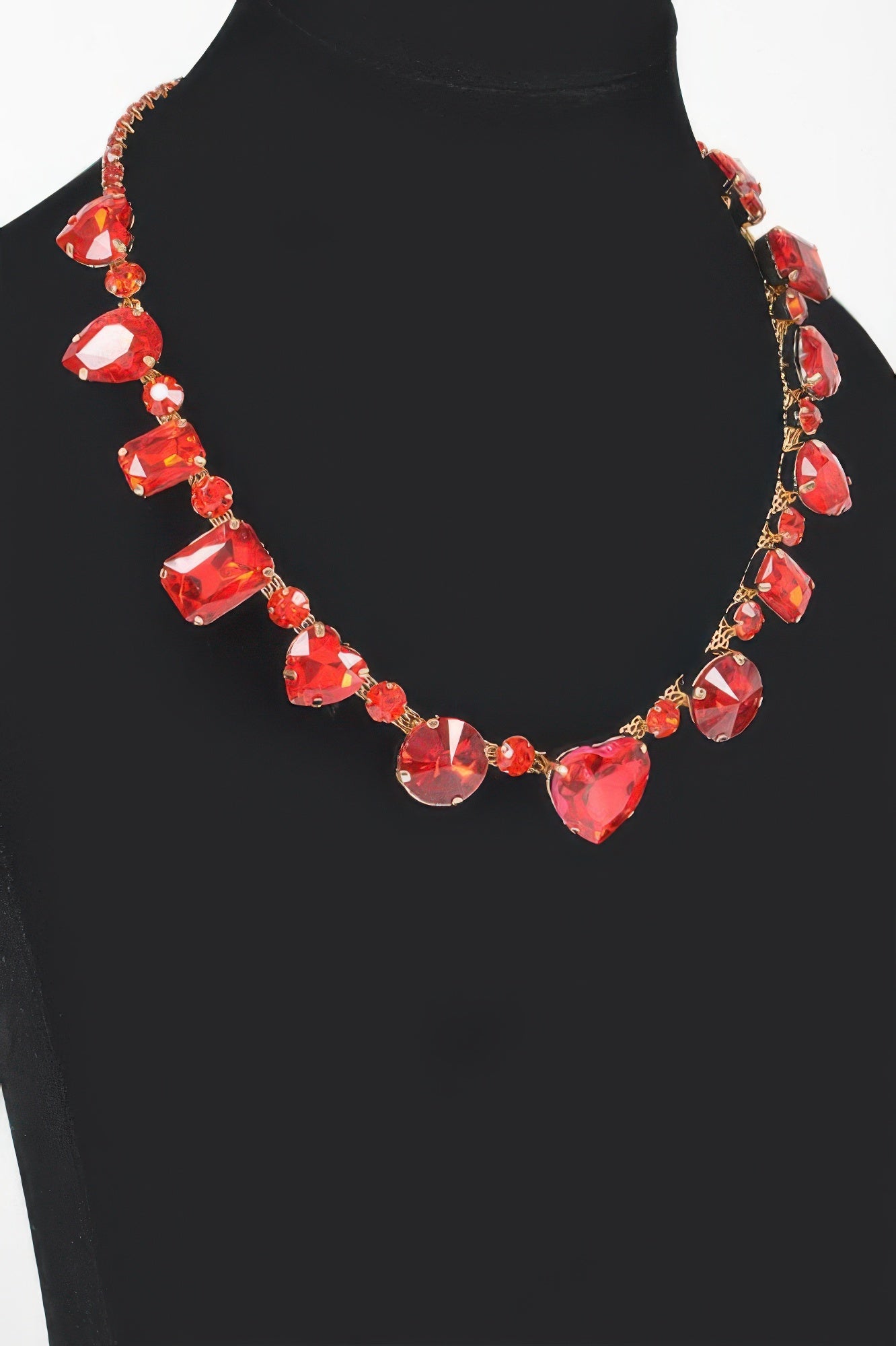 Red heart stone necklace with faceted teardrop links, gold-tone chain and settings