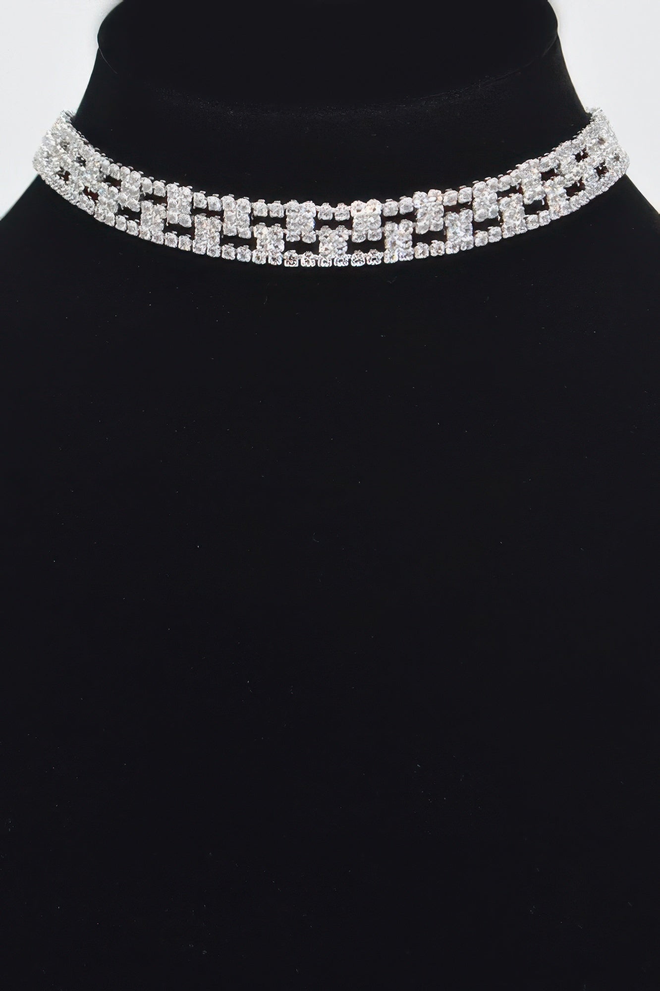 Silver rhinestone choker with aligned square crystal links